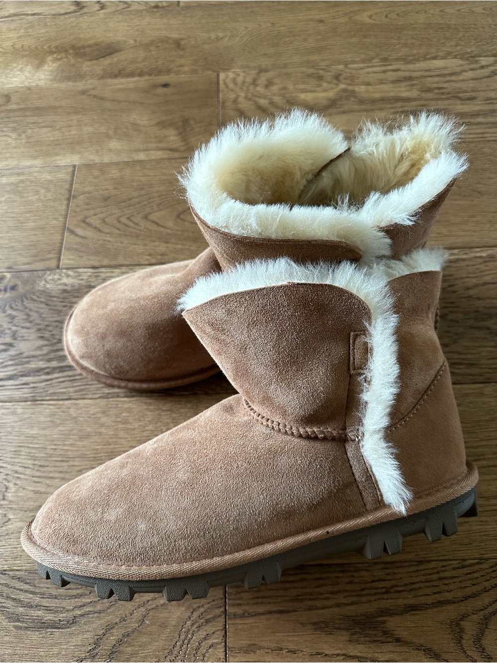 100% Shearling Wool Lined Boots Sz 7